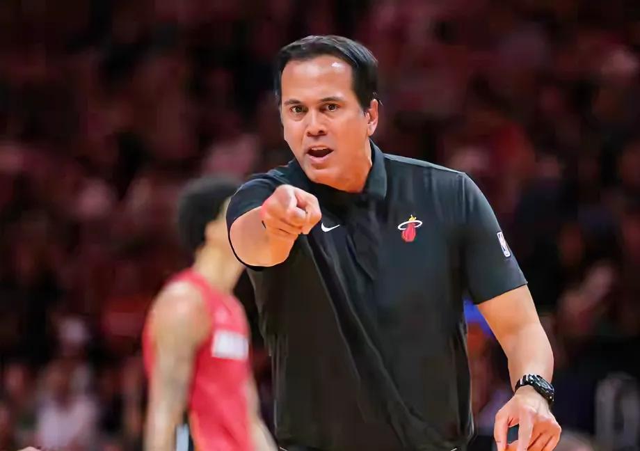 球队的表现让主教练感到满意和骄傲